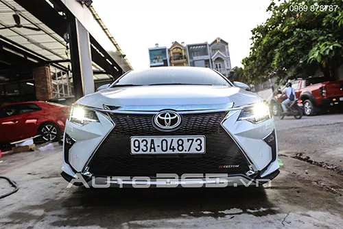 Toyota Camry nâng cấp đèn bi xenon tăng sáng 180%
